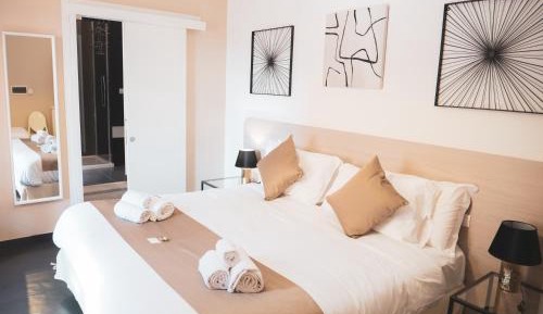 Quadruple Room with Private Bathroom