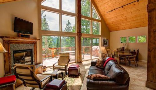 Three-Bedroom Holiday Home 
