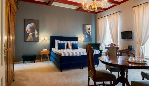 Deluxe King Suite