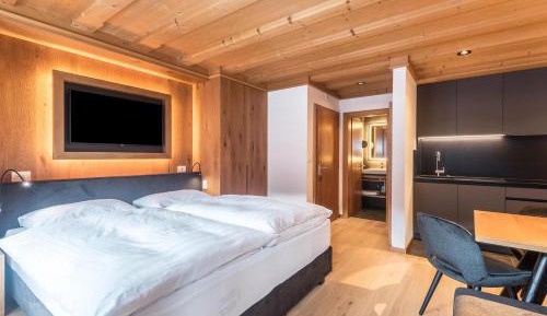Superior One-Bedroom Apartment with Balcony