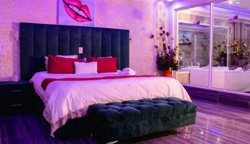 Deluxe King Suite