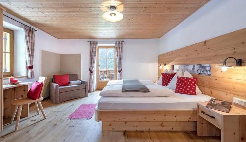 Superior One-Bedroom Apartment with Balcony