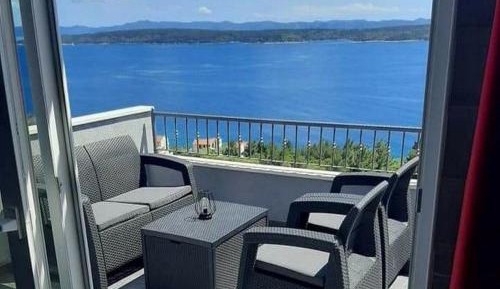 One Bedroom Apartment with Terrace and Sea View