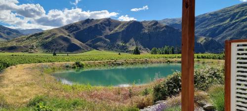 Apartment with Mountain View