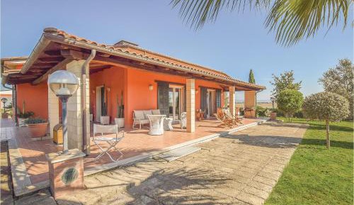 Three-Bedroom Holiday Home 