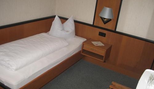 Single Room with Shared Toilet