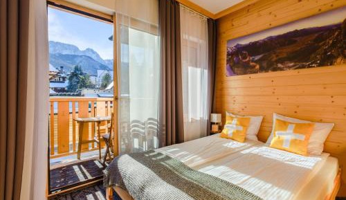 Deluxe Apartment with Balcony and Mountain View