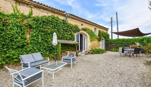One-Bedroom Holiday Home