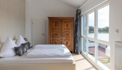 Suite with Lake View