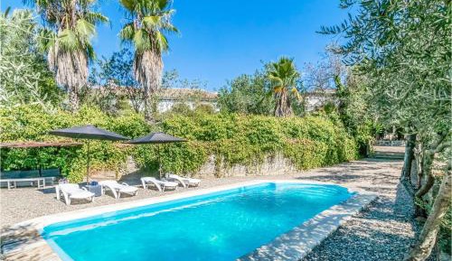 Eleven-Bedroom Holiday home