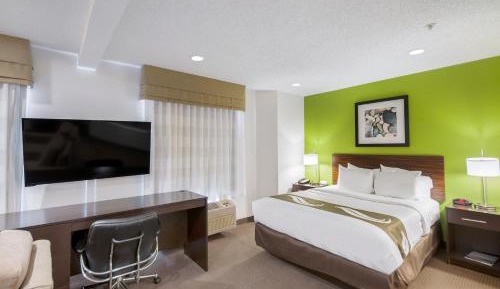 Efficiency Queen Suite with Whirlpool - Non-Smoking