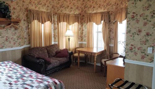Deluxe Suite with Spa Bath