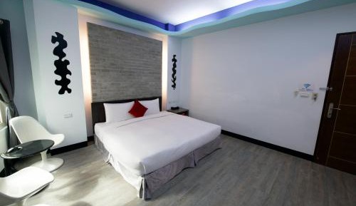 Standard Queen Room