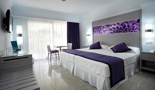 Deluxe Double Room with Side Sea View