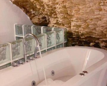 Suite with Hot Tub