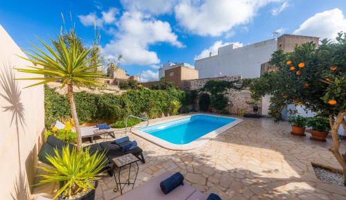 Villa with Garden View