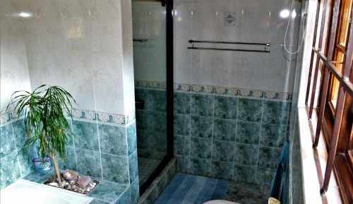 Queen Suite with Pool View