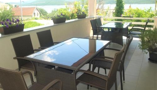 One-Bedroom Apartment with Terrace and Sea View
