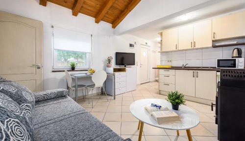 Apartment with Garden View