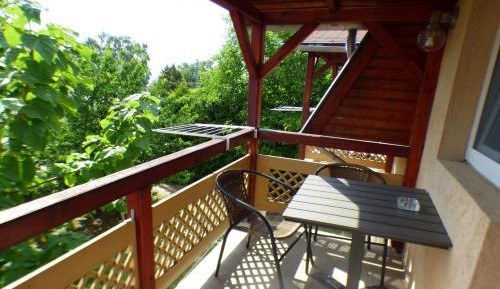 Apartment with Garden View