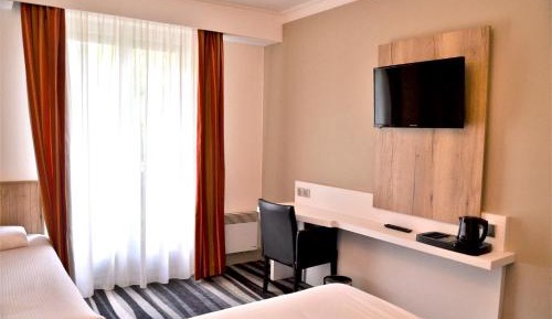 1 Double Bed 1 Single Bed