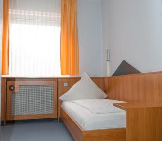 Standard Einzelzimmer mit Dusche und Gemeinschafts-WC