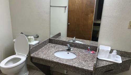 Queen Room - Accessible/Non-Smoking