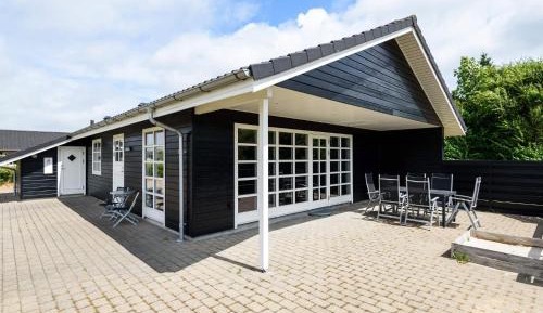 Three-Bedroom Holiday Home 