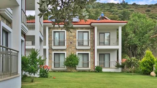 Apartment with Garden View
