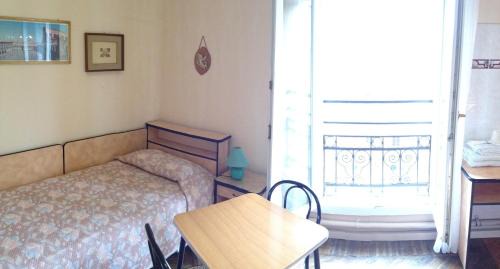 Single Room with Shared Bathroom