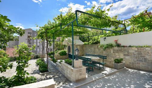 Two-Bedroom Apartment with Balcony (5 Adults)