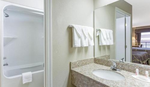 Queen Room with Two Queen Beds - Mobility Access/Non-Smoking