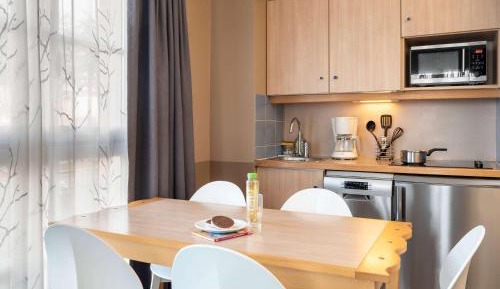 One-Bedroom Apartment (5 Adults)