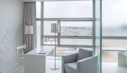 SO Cozy Queen Room with Ferris Wheel View