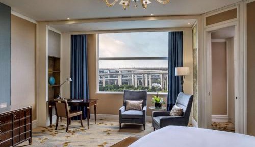 Junior King Suite