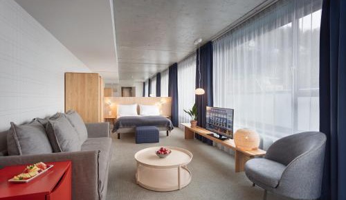 Junior Queen Suite