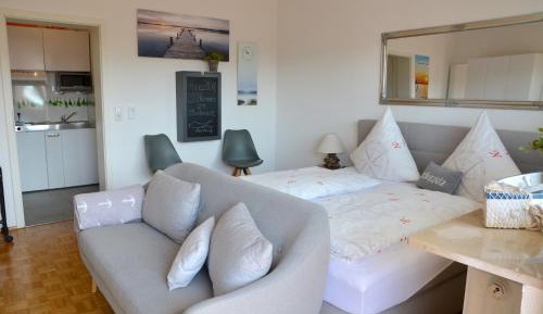 Apartment with Lake View