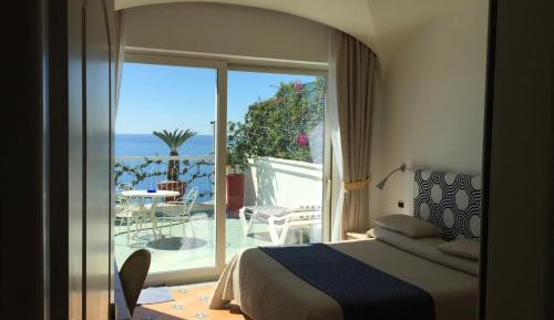 Junior Suite with Sea View (2 Adults)