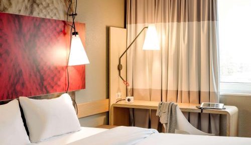 Standard room with double bed for single use