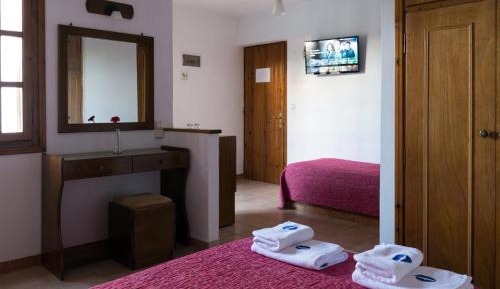Deluxe Double Room with Side Sea View