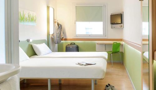 Standard Room with 2 Single Beds