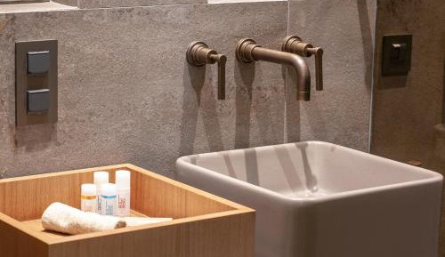 Superior Athenian Room