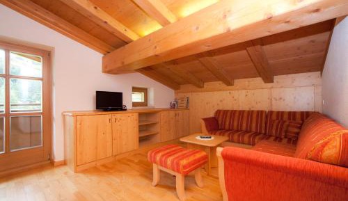 Comfort Two-Bedroom Apartment with Balcony
