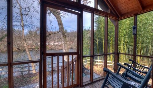 Cedar Cabin with River View