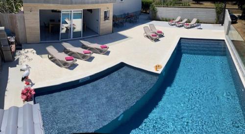 Apartment with new Pool Nin 501