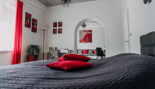 Red King Luxury Apartment