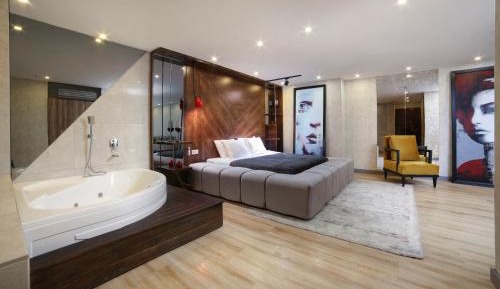 King Suite with Hot Tub