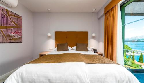 Double or Twin Room with Sea View