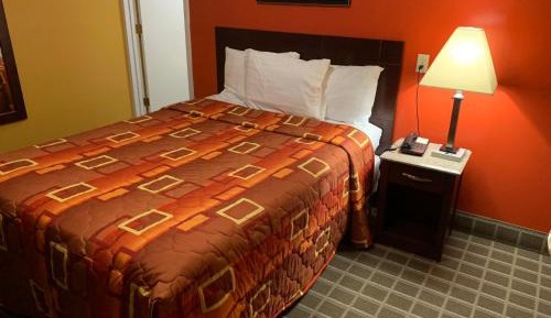 Queen Room - Non-Smoking