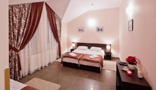 Twin Room with Bath